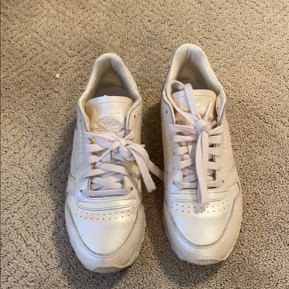 I’m selling pink original Reebok’s.